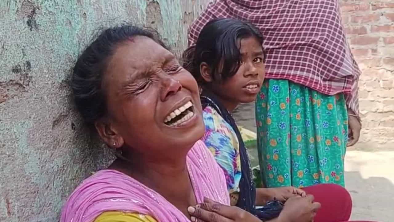 Polba: চাউমিন কিনতে গিয়ে নিখোঁজ বালক, উদ্ধার গলাকাটা দেহ Polba: চাউমিন কিনতে গিয়ে নিখোঁজ বালক, উদ্ধার গলাকাটা দেহ