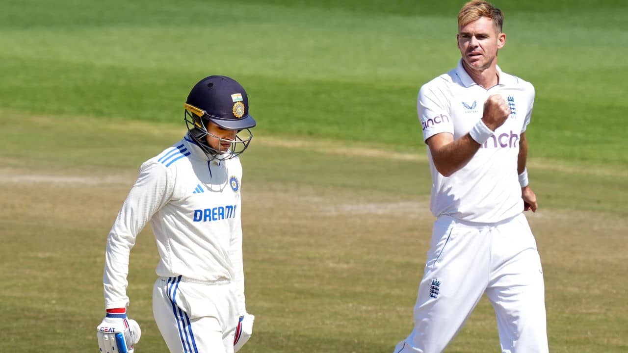 Shubman Gill: বলই দেখতে পাননি! জিমির ৬৯৯তম শিকার হয়ে স্বীকার শুভমনের