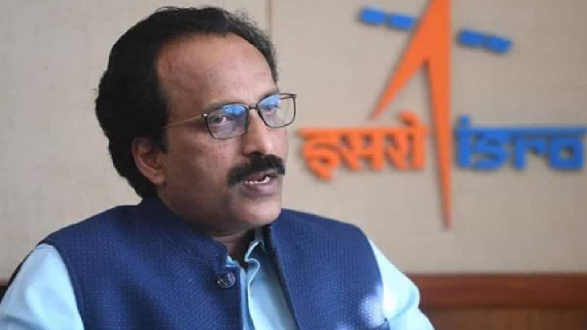 ক্যানসার আক্রান্ত ISRO প্রধান! 'আদিত্য'র যাত্রার আগেই এসেছিল দুঃসংবাদ, তারপর... ক্যানসার আক্রান্ত ISRO প্রধান! 'আদিত্য'র যাত্রার আগেই এসেছিল দুঃসংবাদ, তারপর...