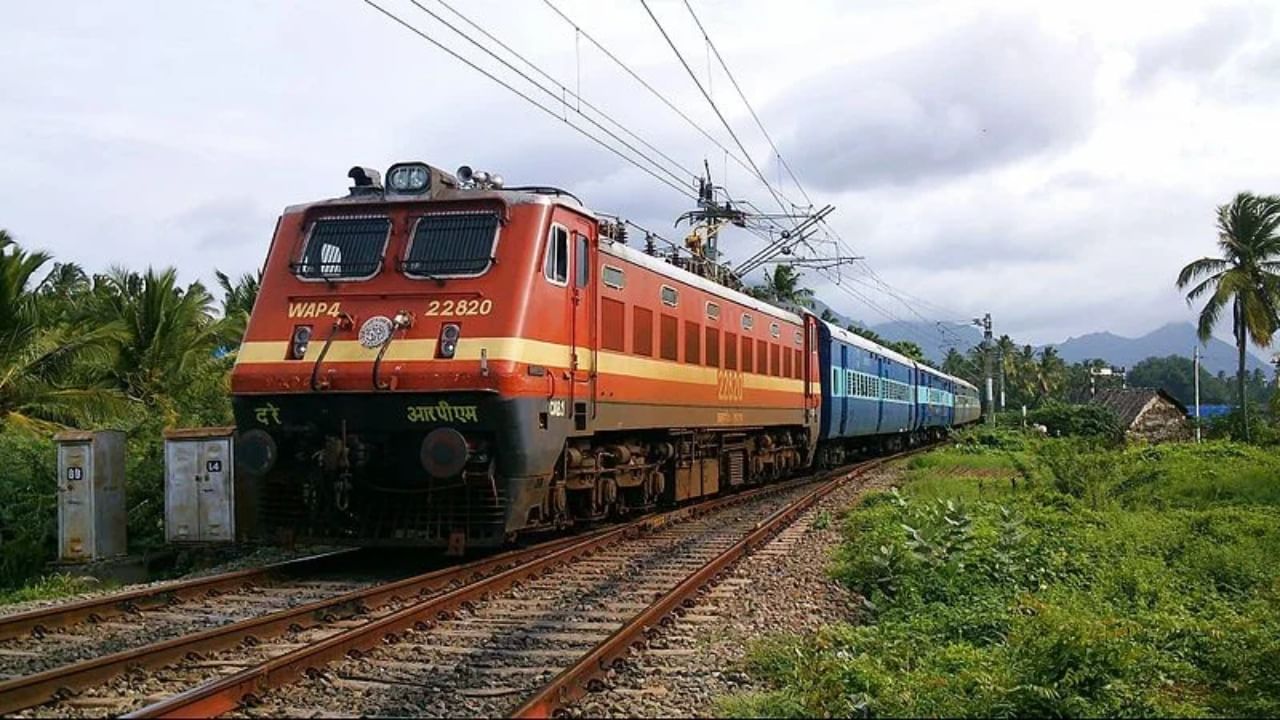 Indian Rail's Income: বাতিল করা টিকিটের চার্জ থেকেই মালামাল রেল! জানেন রোজ কত আয় করে?