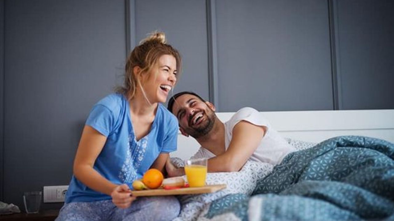 তবে এটা একেবারেই ভ্রান্ত ধারণা। অনেকেরই কটোজ ইনটলারেন্স থাকে। তাঁরা দুধ বা দুগ্ধজাত খাবার খেলে মিলনের সময়ে সমস্যা হয়।(ছবি:Pinterest)