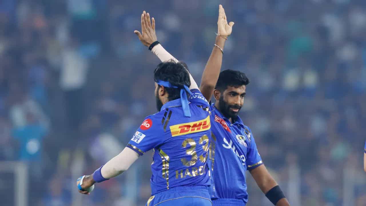 Jasprit Bumrah: 'সতরা পে খতরা'! বুমরার স্পেলে প্রবল চাপে টাইটান্স Jasprit Bumrah: 'সতরা পে খতরা'! বুমরার স্পেলে প্রবল চাপে টাইটান্স