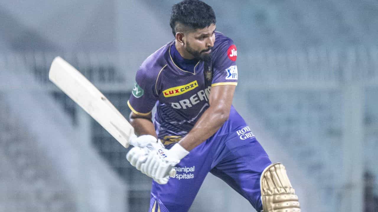 Shreyas Iyer: চোট এড়াতে নতুন দাওয়াই, IPL এ কি ছন্দে দেখা যাবে শ্রেয়সকে? Shreyas Iyer: চোট এড়াতে নতুন দাওয়াই, IPL এ কি ছন্দে দেখা যাবে শ্রেয়সকে?