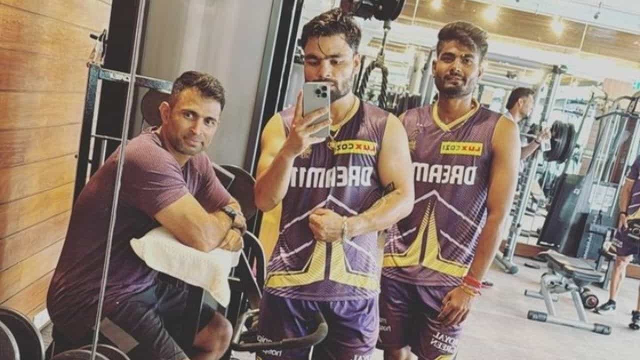 Rinku Singh: রিঙ্কু কই? KKR এর টিম বাস দেখেই খোঁজ পড়ল গম্ভীরের তুরুপের তাসের Rinku Singh: রিঙ্কু কই? KKR এর টিম বাস দেখেই খোঁজ পড়ল গম্ভীরের তুরুপের তাসের