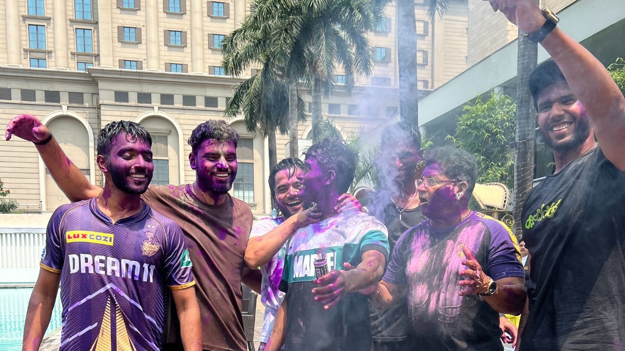 KKR player playing holi in team hotel