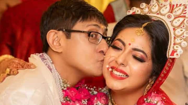Kanchan, Sreemoyee: বিয়েটা চুটিয়ে উপভোগ করেছেন শ্রীময়ী চট্টরাজ ও কাঞ্চন মল্লিক... Kanchan, Sreemoyee: বিয়েটা চুটিয়ে উপভোগ করেছেন শ্রীময়ী চট্টরাজ ও কাঞ্চন মল্লিক...