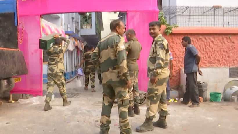 Central Force: জেলার পর এবার কলকাতা, রবিবাসরীয় সকালেই কসবায় ঢুকল আধা সেনা