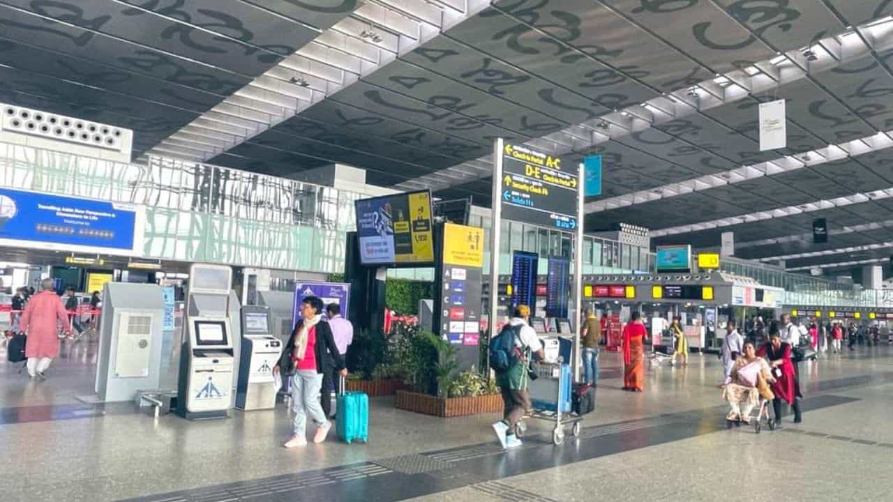 Kolkata Airport: ব্যাগে কী এইসব? তিন বাংলাদেশি আটক কলকাতা বিমান বন্দর থেকে Kolkata Airport: ব্যাগে কী এইসব? তিন বাংলাদেশি আটক কলকাতা বিমান বন্দর থেকে