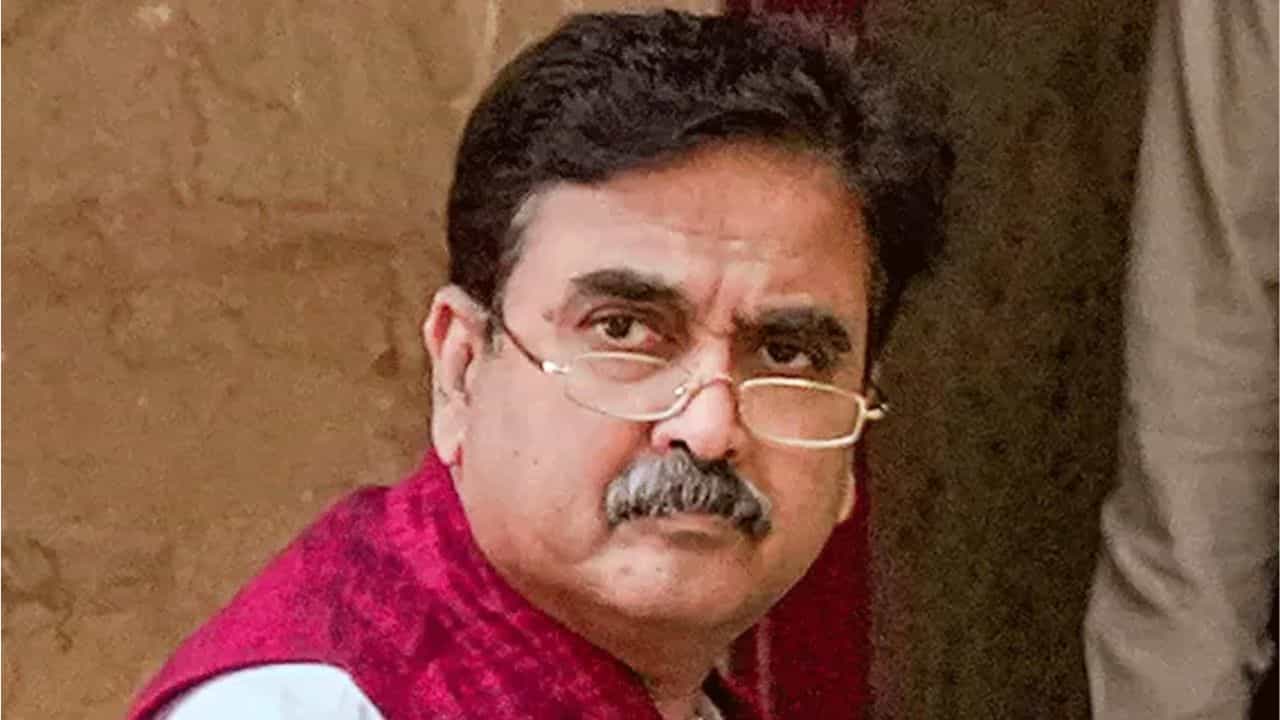 Abhijit Ganguly: 'অভিজিৎ গাঙ্গুলিকে ২ লাখেরও বেশি হারব', বলেই বেকায়দায় এই বিজেপি নেতা Abhijit Ganguly: 'অভিজিৎ গাঙ্গুলিকে ২ লাখেরও বেশি হারব', বলেই বেকায়দায় এই বিজেপি নেতা
