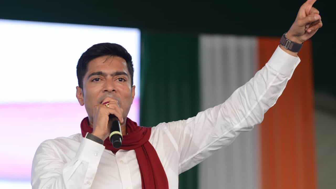 Abhishek Banerjee: 'রেখে দিলে আলসার, বাড়তে দিলে ক্যানসার...', বিজেপিকে 'কাগজ দেখানোর' চ্যালেঞ্জ অভিষেকের Abhishek Banerjee: 'রেখে দিলে আলসার, বাড়তে দিলে ক্যানসার...', বিজেপিকে 'কাগজ দেখানোর' চ্যালেঞ্জ অভিষেকের