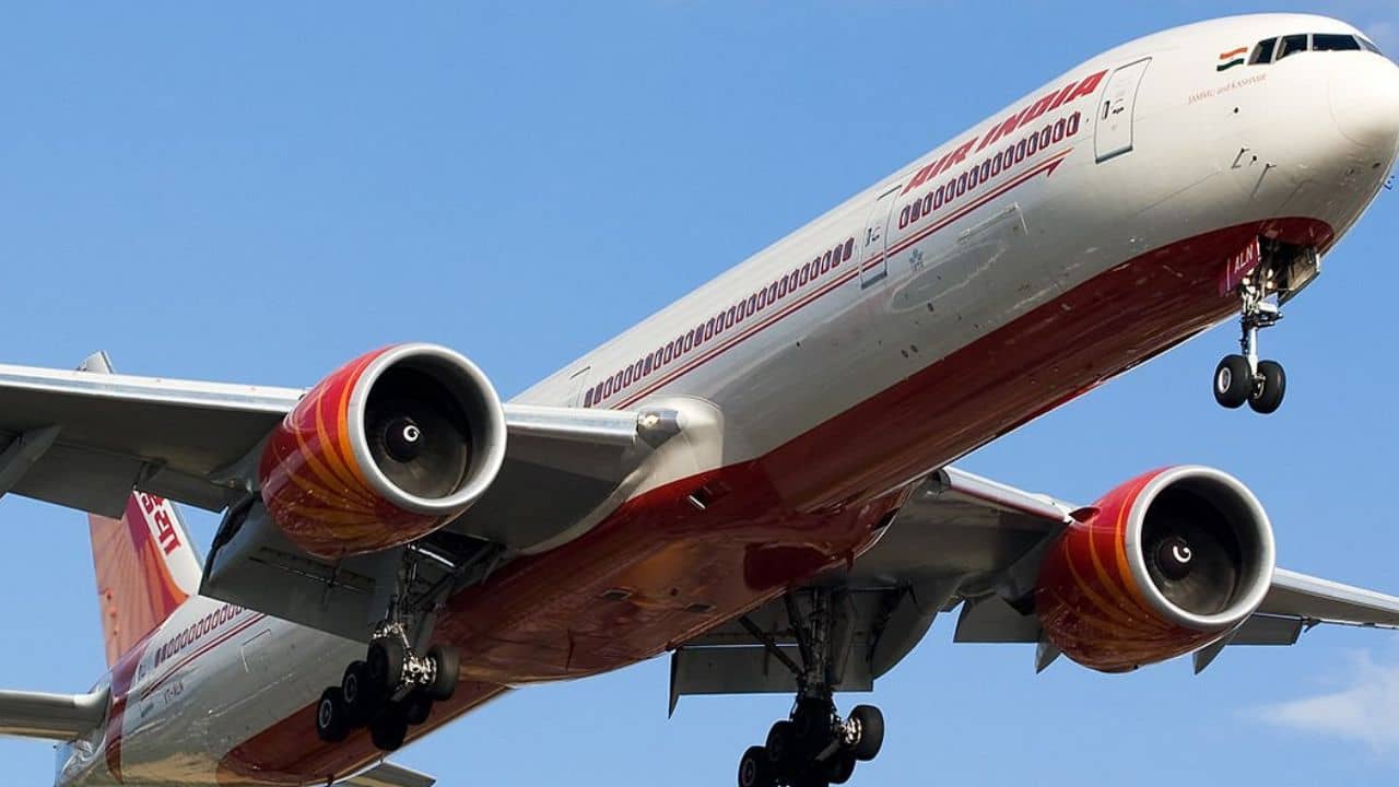 প্রাণ যেতে পারত যাত্রীদের, মস্ত বড় ভুল করল এয়ার ইন্ডিয়া, প্রায় কোটি টাকা জরিমানা গুনতে হবে এবার