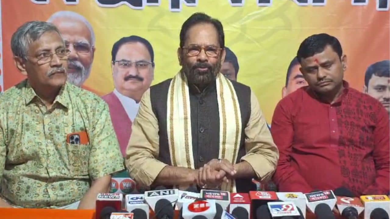 Lok Sabha Election 2024: হিন্দু-মুসলিম সকলেই মোদীকে জেতাতে চাইছেন, প্রার্থীর সমর্থনে বহরমপুরে এসে বললেন BJP নেতা মুক্তার আব্বাস নকবি