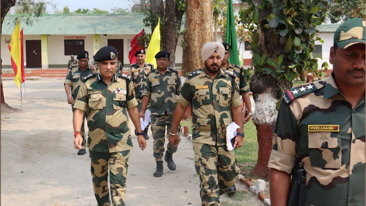 BSF: বাংলাদেশ সীমান্তে কেমন পরিস্থিতি? ভোটের আগে কোচবিহারে BSF-এর শীর্ষ কর্তা