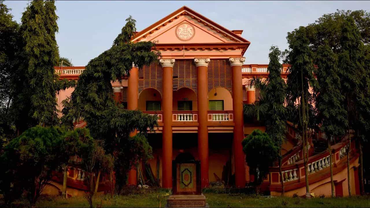 Burdwan University: বর্ধমান বিশ্ববিদ্যালয়ে প্রায় ২ কোটি টাকার 'তছরুপ', রাঘব বোয়ালের সন্ধানে নেমে বড় মাছ বড়শিতে গাঁথল পুলিশ Burdwan University: বর্ধমান বিশ্ববিদ্যালয়ে প্রায় ২ কোটি টাকার 'তছরুপ', রাঘব বোয়ালের সন্ধানে নেমে বড় মাছ বড়শিতে গাঁথল পুলিশ