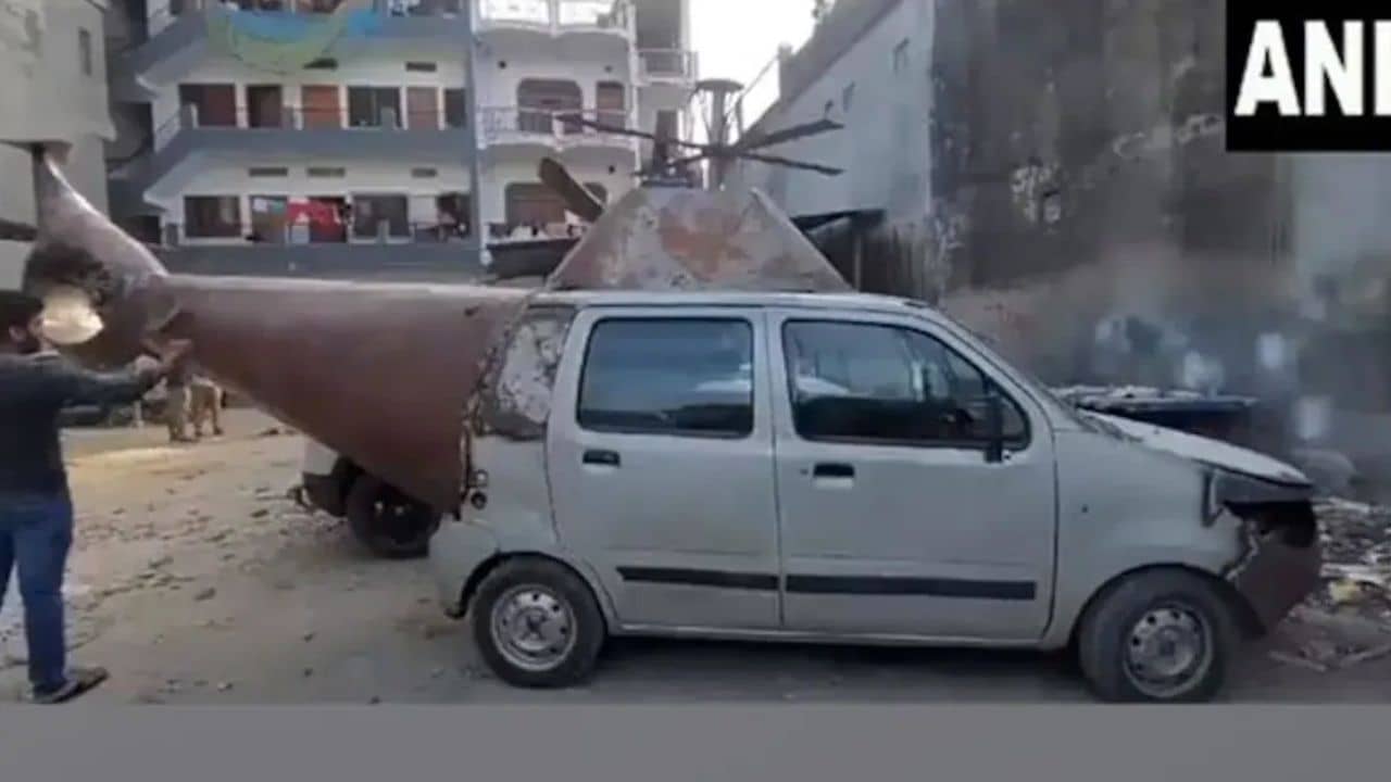 Innovation: একেই বলে জুগাড়! গাড়ির ছাদে ফ্যান লাগিয়ে বানালেন কার-কপ্টার, আকাশে কি উড়ল?