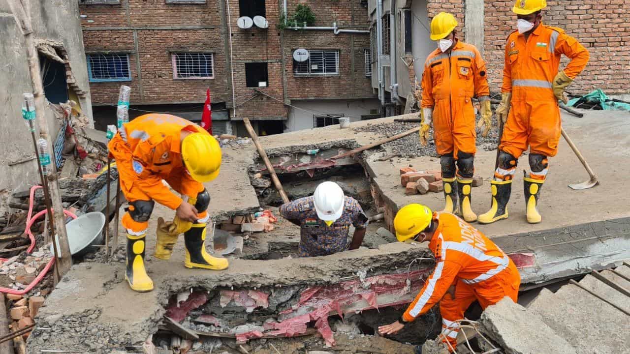 Illegal Construction: বেআইনি নির্মাণ ঠেকাতে এবার আসছে বিশেষ অ্যাপ Illegal Construction: বেআইনি নির্মাণ ঠেকাতে এবার আসছে বিশেষ অ্যাপ