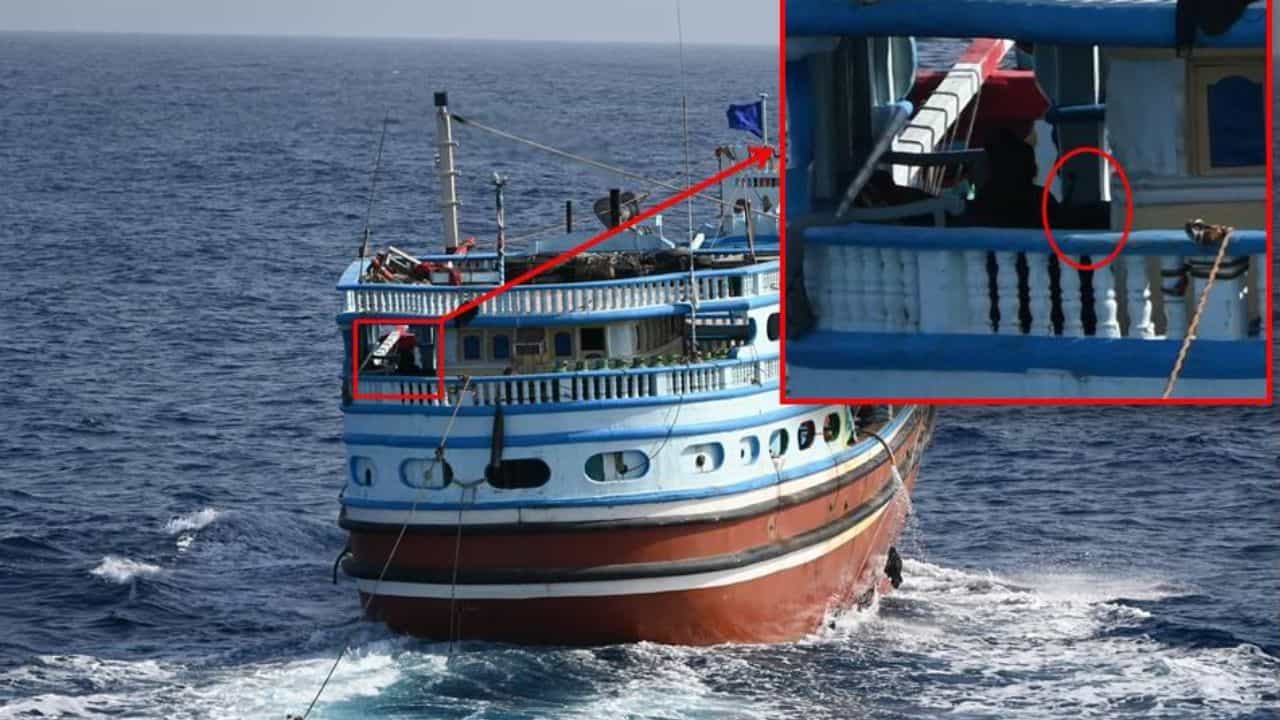 Indian Navy: জলদস্যুদের 'যম'! সোমালি বোম্বেটেদের কবজা থেকে ২৩ পাকিস্তানিকে যেভাবে বাঁচাল ভারতীয় নৌসেনা Indian Navy: জলদস্যুদের 'যম'! সোমালি বোম্বেটেদের কবজা থেকে ২৩ পাকিস্তানিকে যেভাবে বাঁচাল ভারতীয় নৌসেনা