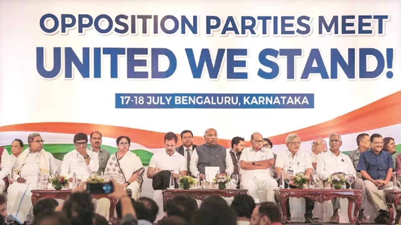 Darjeeling Politics: দার্জিলিঙে বড় চমক দিল I.N.D.I.A জোট, খেলা ঘোরানোর চেষ্টায় এবার মরণ কামড়