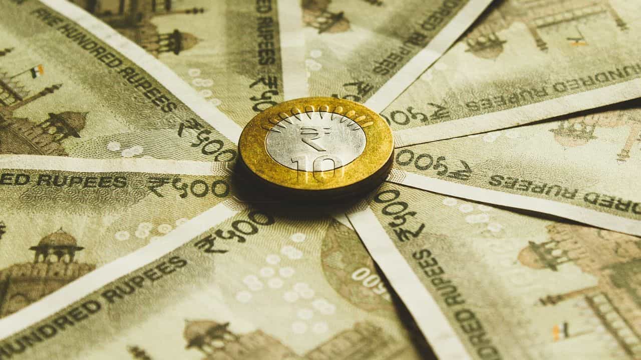 Indian Rupee: রুপির দরে আচমকা সর্বকালীন রেকর্ড পতন, কী কারণে এমন ধাক্কা? Indian Rupee: রুপির দরে আচমকা সর্বকালীন রেকর্ড পতন, কী কারণে এমন ধাক্কা?