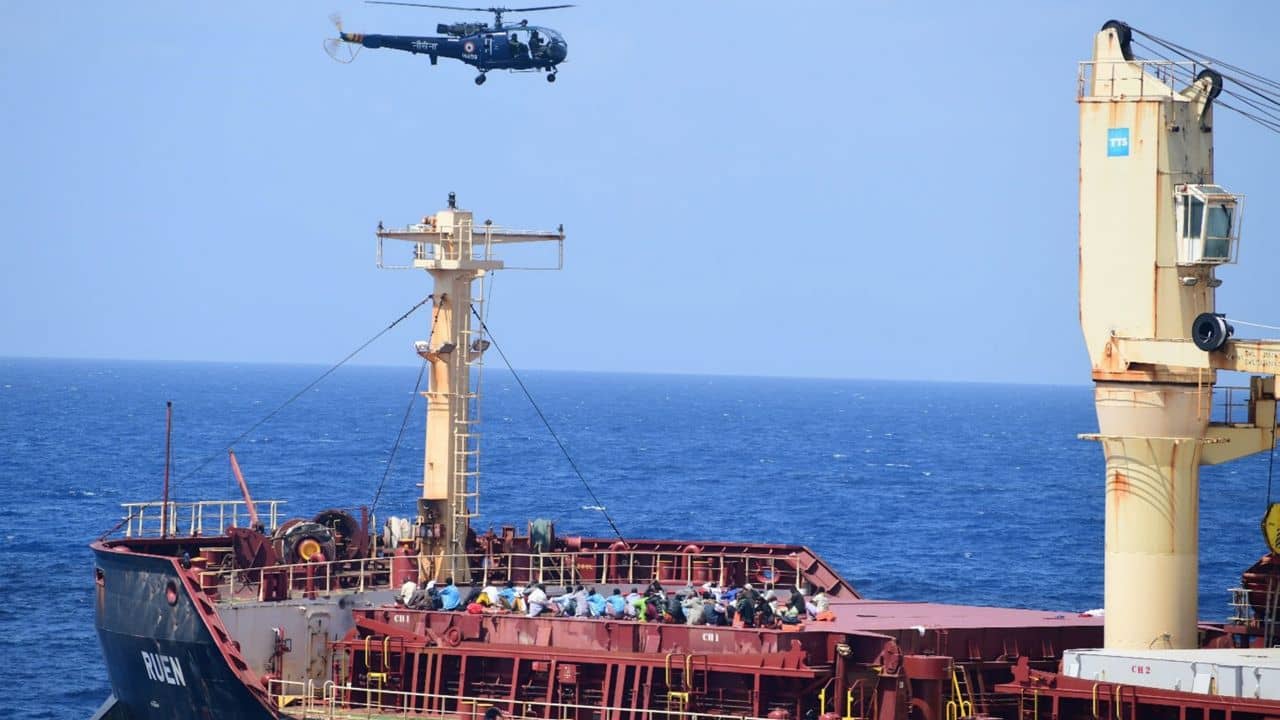 Indian Navy: দাপট দেখাল INS কলকাতা, রুদ্ধশ্বাস অভিযানে জলদস্যুদের কাবু করে ছিনিয়ে আনল জাহাজ