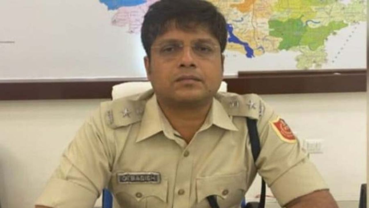 IPS Resigns: অন্যান্য 'সামাজিক লক্ষ্যপূরণের' ইচ্ছা, ভোটের মুখে আচমকা ...