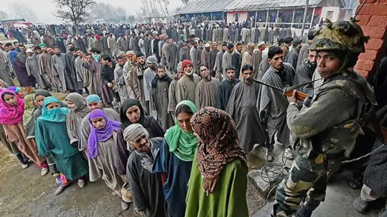 Jammu Kashmir Election: লোকসভার সঙ্গেই এবার কি জম্মু-কাশ্মীরে বিধানসভা ভোট? Jammu Kashmir Election: লোকসভার সঙ্গেই এবার কি জম্মু-কাশ্মীরে বিধানসভা ভোট?