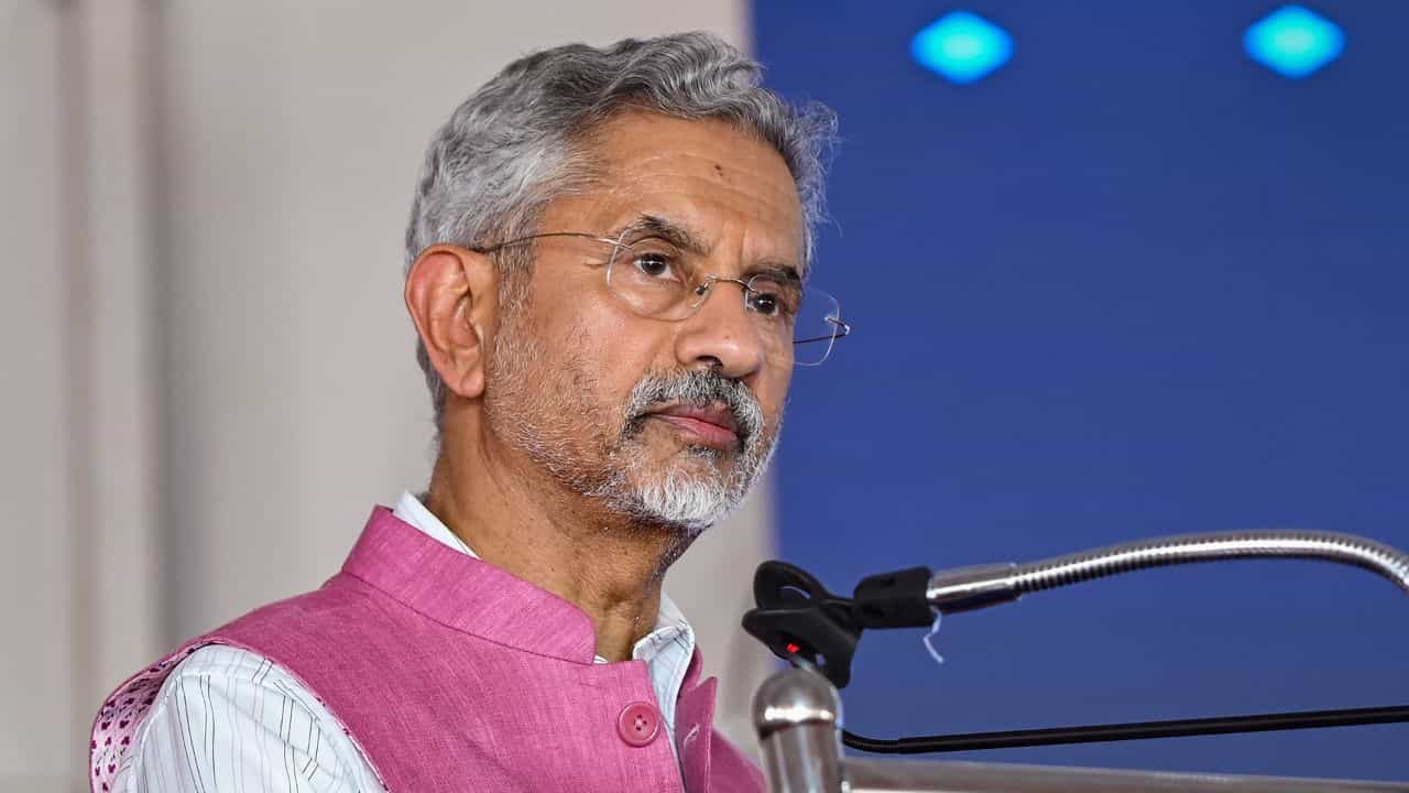 S Jaishankar: জয়শঙ্করের ফোন পেতেই বন্দি ভারতীয় নাবিকদের সঙ্গে সাক্ষাতের অনুমতি, যুদ্ধ নিয়ে কথা ইরান-ইজরায়েলের বিদেশমন্ত্রীর সঙ্গে S Jaishankar: জয়শঙ্করের ফোন পেতেই বন্দি ভারতীয় নাবিকদের সঙ্গে সাক্ষাতের অনুমতি, যুদ্ধ নিয়ে কথা ইরান-ইজরায়েলের বিদেশমন্ত্রীর সঙ্গে