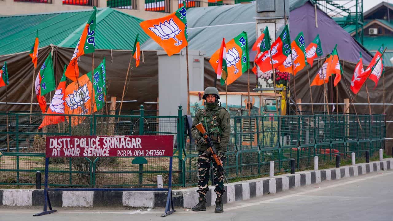 PM Narendra Modi: ৫ বছরে কতটা বদলেছে জম্মু-কাশ্মীর? ৩৭০ অনুচ্ছেদ বাতিলের পর এই প্রথম উপত্যকায় জনসভা প্রধানমন্ত্রীর PM Narendra Modi: ৫ বছরে কতটা বদলেছে জম্মু-কাশ্মীর? ৩৭০ অনুচ্ছেদ বাতিলের পর এই প্রথম উপত্যকায় জনসভা প্রধানমন্ত্রীর