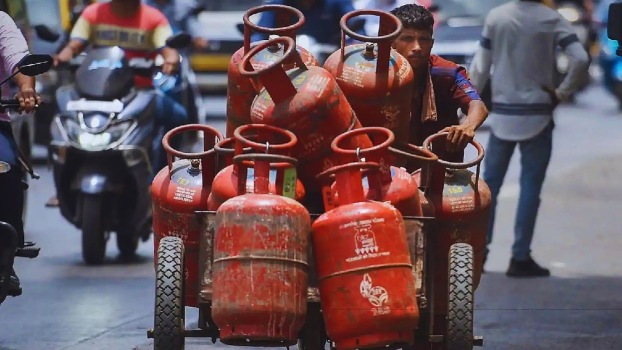 মাসের শুরুতেই স্বস্তি, কমল গ্যাসের দাম 1 Large Image LPG