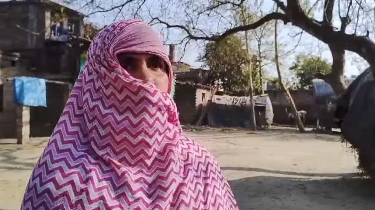 Malda: মালদায় তৃণমূল নেতার বাড়ির পাশেই বোমাবাজির অভিযোগ, নিশানায় কংগ্রেস Malda: মালদায় তৃণমূল নেতার বাড়ির পাশেই বোমাবাজির অভিযোগ, নিশানায় কংগ্রেস