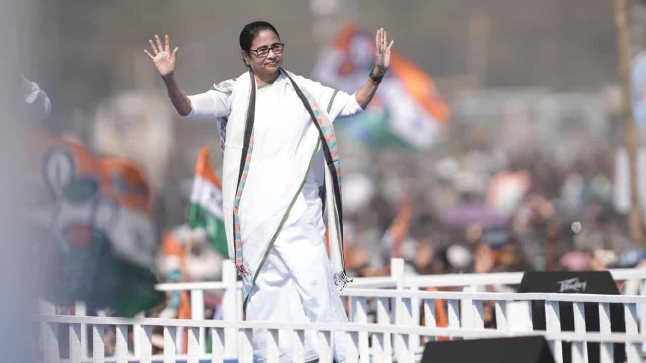 Mamata Banerjee: চোট কাটিয়ে ভোটের প্রচারে নামছেন মমতা, ঘোষিত হল প্রথম সভার সূচি Mamata Banerjee: চোট কাটিয়ে ভোটের প্রচারে নামছেন মমতা, ঘোষিত হল প্রথম সভার সূচি