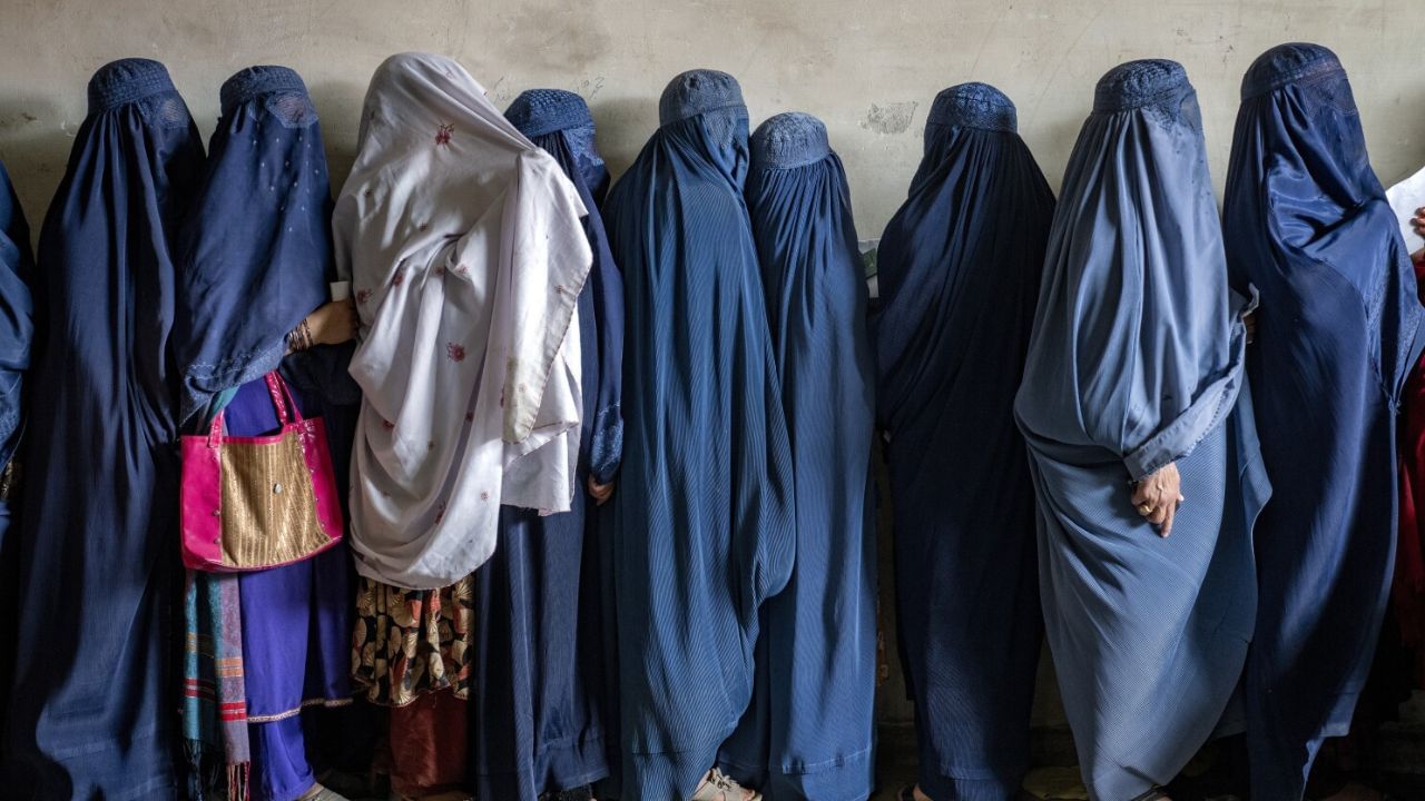 Taliban Rule: ব্যভিচার করলেই রাস্তায় পাথর ছুড়ে মেরে ফেলা হবে মহিলাদের, কঠোর নিয়ম তালিবানের