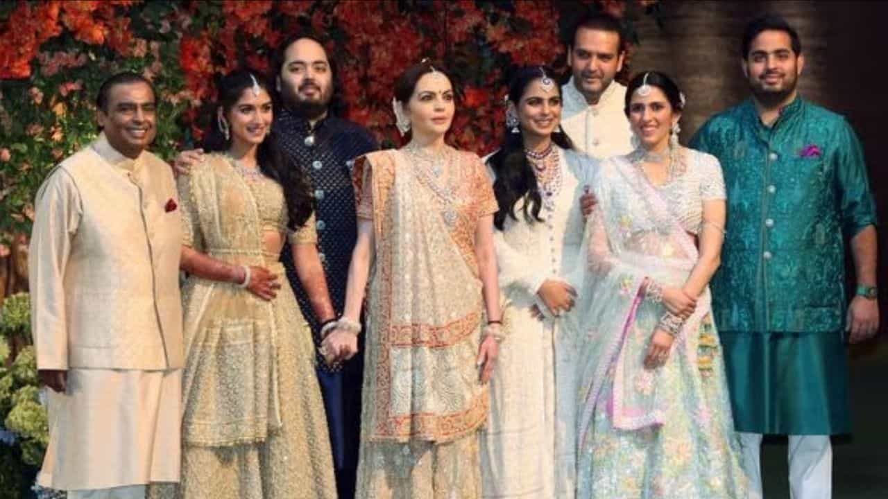 Anant Ambani-Radhika Merchant Wedding: ছেলের বিয়েতে সব রেকর্ড ভেঙে দিচ্ছেন অম্বানী, প্রি-ওয়েডিং-র খরচ শুনলেই চোখ ছানাবড়া হবে! Anant Ambani-Radhika Merchant Wedding: ছেলের বিয়েতে সব রেকর্ড ভেঙে দিচ্ছেন অম্বানী, প্রি-ওয়েডিং-র খরচ শুনলেই চোখ ছানাবড়া হবে!
