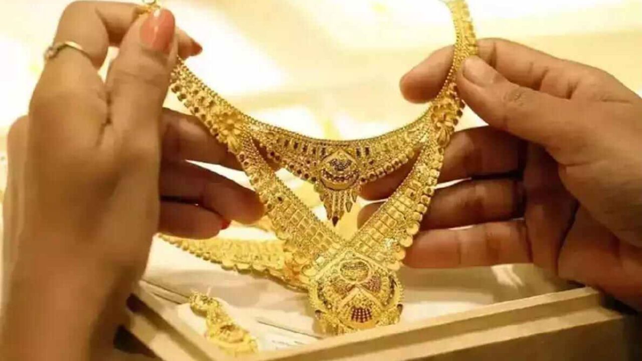 Gold Price Today: সোনায় সোহাগ কি করতে পারবেন গয়নাপ্রেমীরা?  জেনে নিন আজকের সোনার দর