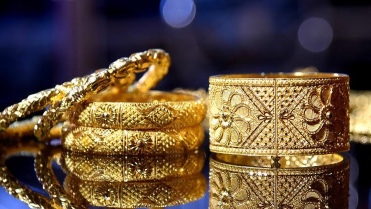 Gold Price Today: সোনার ‘ক্র্যাশ ল্যান্ডিং’! হু হু করে পড়ছে দর, এই তো সুযোগ গহনা কেনার