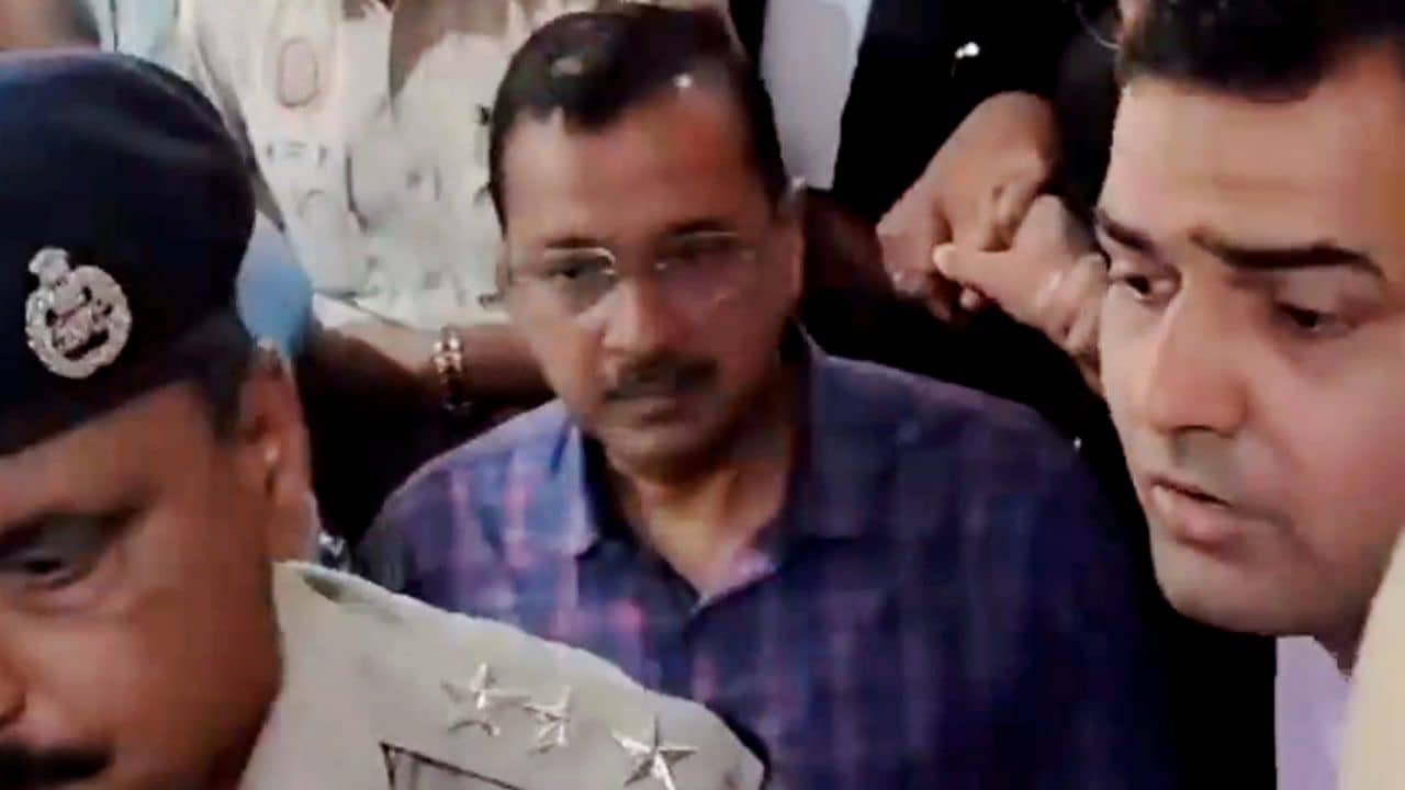 Arvind Kejriwal: আমায় যেন গ্রেফতার না করে ইডি, হাইকোর্টে কাতর আবেদন মুখ্যমন্ত্রী কেজরীবালের