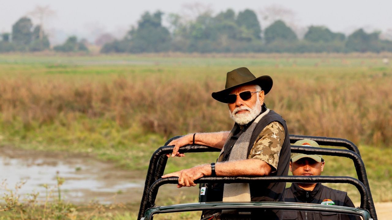 প্রসঙ্গত, এটাই প্রথম প্রধানমন্ত্রীর কাজিরাঙা সফর ছিল। ইউনেসকো হেরিটেজ সাইট এটি। 