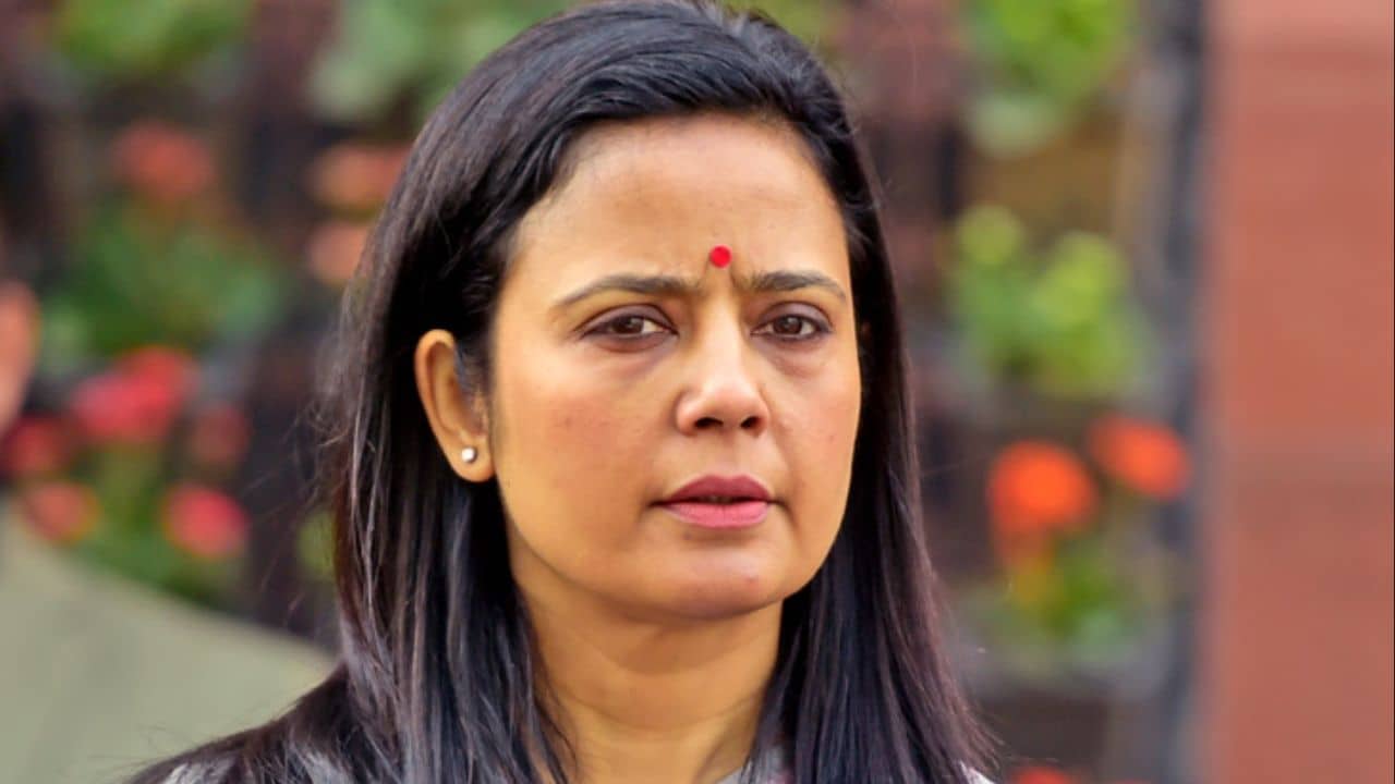Mahua Moitra: লোকসভা ভোটের আগেই বিপাকে মহুয়া মৈত্র, পড়তে হবে CBI-র চোখা প্রশ্নের মুখে