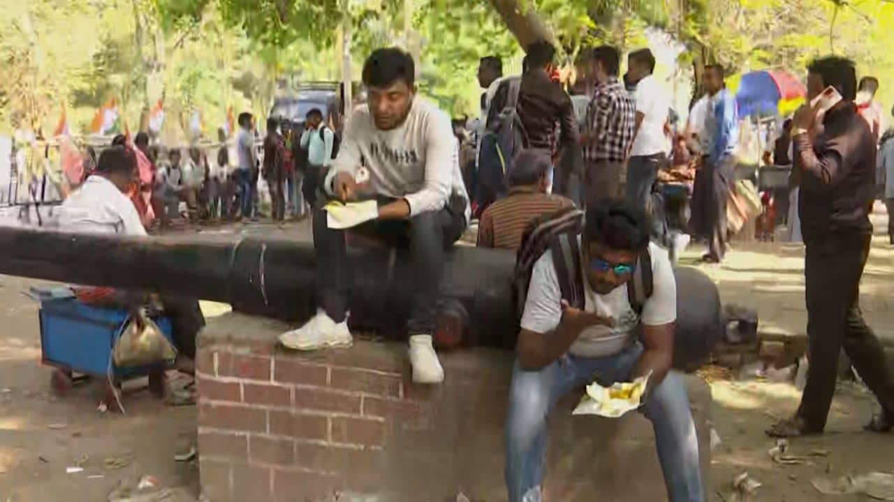 TMC’s Brigade: ডিম ভাত তো আছেই, পেতে পারেন ফ্রুট স্যালাডও, ব্রিগেডের মেনু কী আজ?