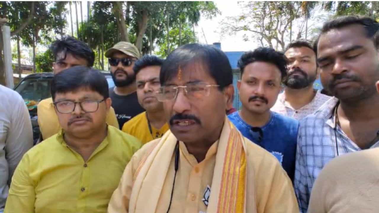 MP Jagannath Sarkar: জগন্নাথ সরকারের গাড়ি আটকানোর অভিযোগ, মুকুটমণি বললেন, 'তৃণমূলের খেয়ে দেয়ে কাজ নেই নাকি' MP Jagannath Sarkar: জগন্নাথ সরকারের গাড়ি আটকানোর অভিযোগ, মুকুটমণি বললেন, 'তৃণমূলের খেয়ে দেয়ে কাজ নেই নাকি'