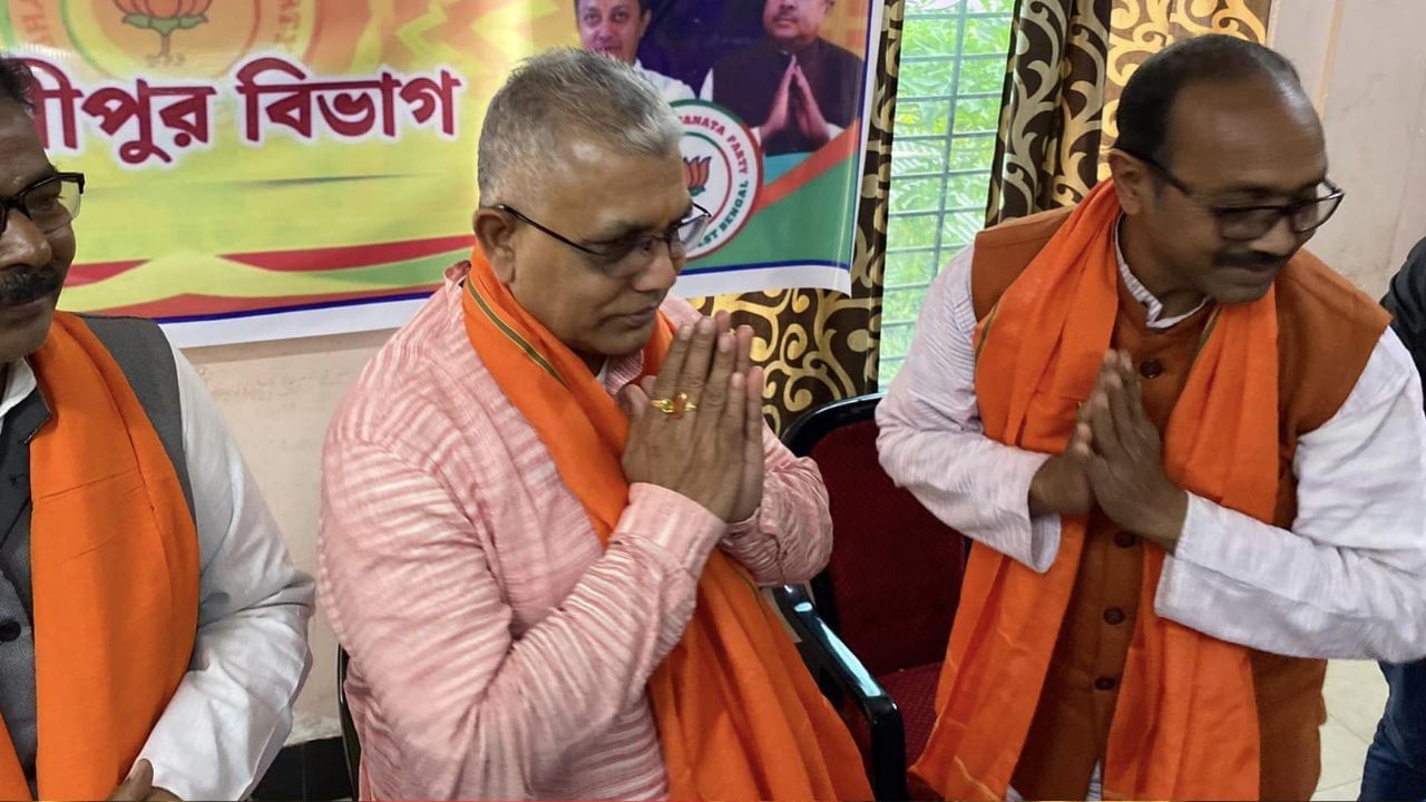 ২০১৯ সালে মেদিনীপুর লোকসভা কেন্দ্র থেকে বিজেপির প্রার্থী হন দিলীপ ঘোষ। ভোটে জিতে সাংসদও হন।