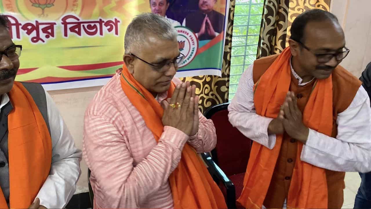 ২০১৯ সালে মেদিনীপুর লোকসভা কেন্দ্র থেকে বিজেপির প্রার্থী হন দিলীপ ঘোষ। ভোটে জিতে সাংসদও হন।