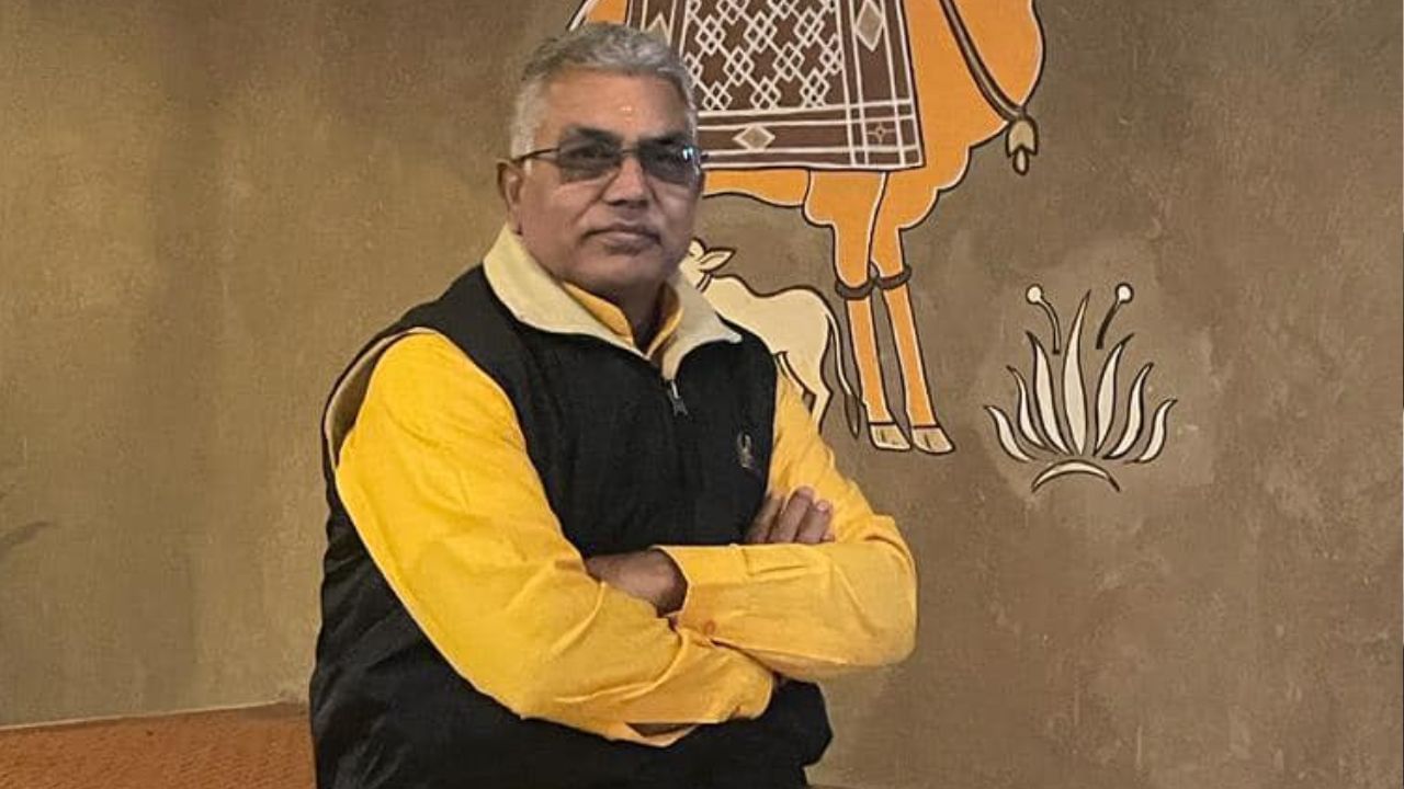 ইতিমধ্যেই ভোটের ময়দানে দিলীপ-কীর্তির জোর লড়াই শুরু হয়েছে। অহরহ চলছে চ্যালেঞ্চ ছোড়াছুড়ি। 