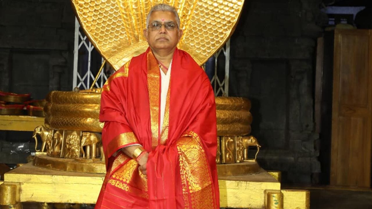  সেই দিলীপ ঘোষের এবার কেন্দ্র বদল। ২০২৪ সালের লোকসভা ভোটে তিনি বর্ধমান-দুর্গাপুর কেন্দ্রের বিজেপি প্রার্থী। 