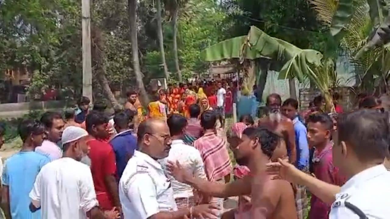 Bhangar: দেওয়াল নিয়ে কাড়াকাড়ি, তৃণমূল-আইএসএফের ঝামেলায় অশান্ত ভাঙড়