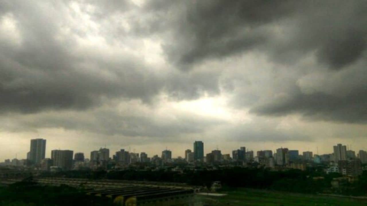 Weather Update: কিছুক্ষণের মধ্যেই তুমুল ঝড়বৃষ্টি আসছে, সঙ্গে বাজের দাপট