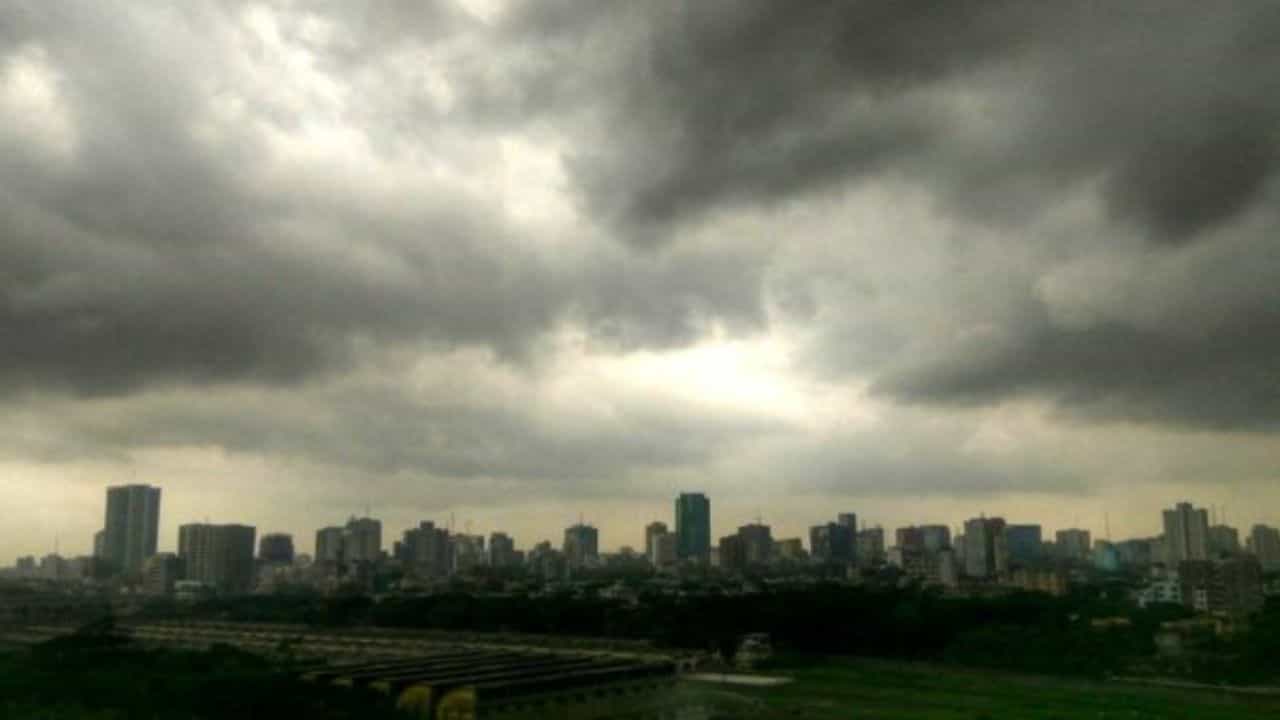 Weather Update: কিছুক্ষণের মধ্যেই তুমুল ঝড়বৃষ্টি আসছে, সঙ্গে বাজের দাপট Weather Update: কিছুক্ষণের মধ্যেই তুমুল ঝড়বৃষ্টি আসছে, সঙ্গে বাজের দাপট