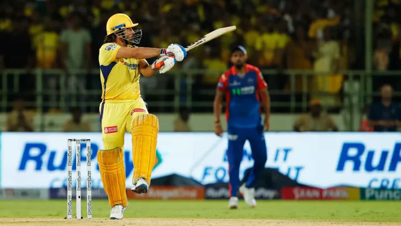 MS Dhoni: ৩০৭ দিন পর ব্যাট হাতে ধোনি, ২৩২ স্ট্রাইকরেটের ইনিংস! MS Dhoni: ৩০৭ দিন পর ব্যাট হাতে ধোনি, ২৩২ স্ট্রাইকরেটের ইনিংস!