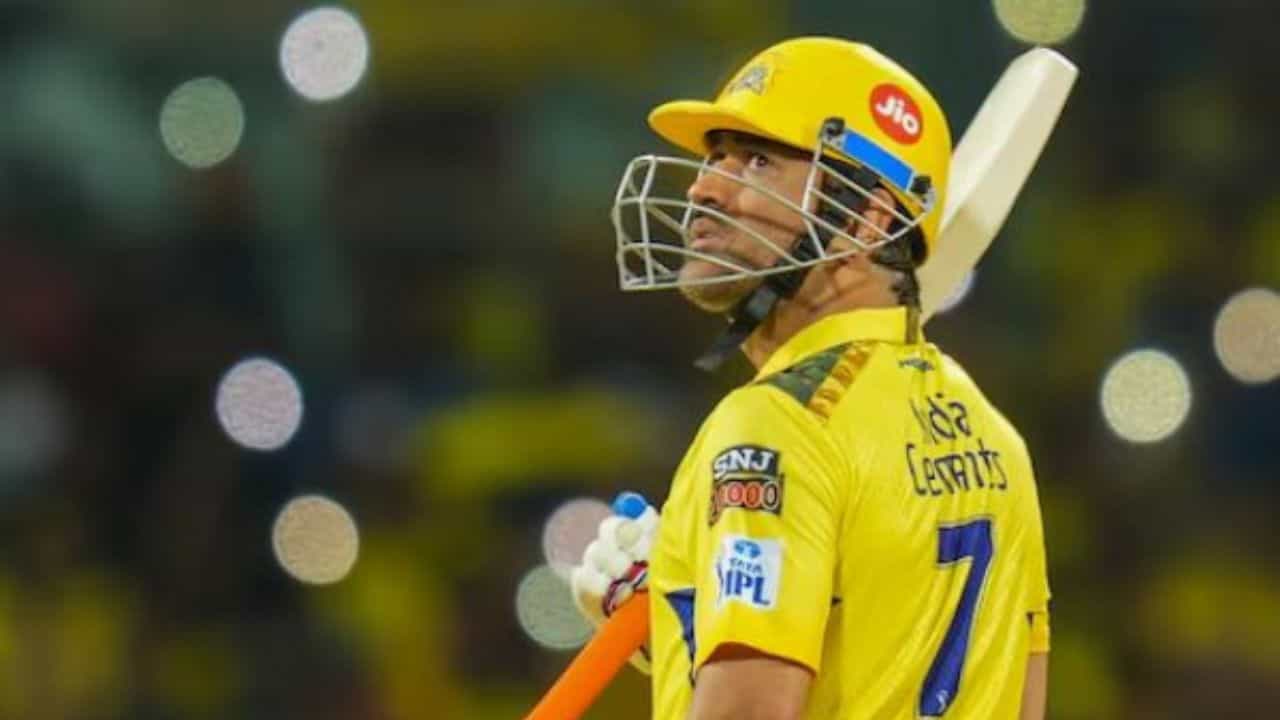 MS Dhoni: ২৪ ঘণ্টা আগে আইপিএল থেকে 'অবসর' ধোনির, চেন্নাইয়ের নতুন নেতা কে? MS Dhoni: ২৪ ঘণ্টা আগে আইপিএল থেকে 'অবসর' ধোনির, চেন্নাইয়ের নতুন নেতা কে?