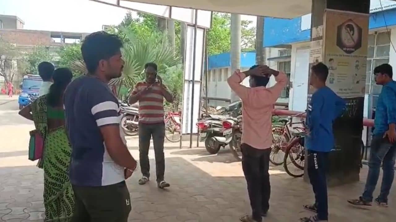 Accident:  বাইক দুর্ঘটনার পর দুই বন্ধুকে রাস্তায় ফেলে পালান বাকি দুজন... রাতেই গুনতে হল মাশুল